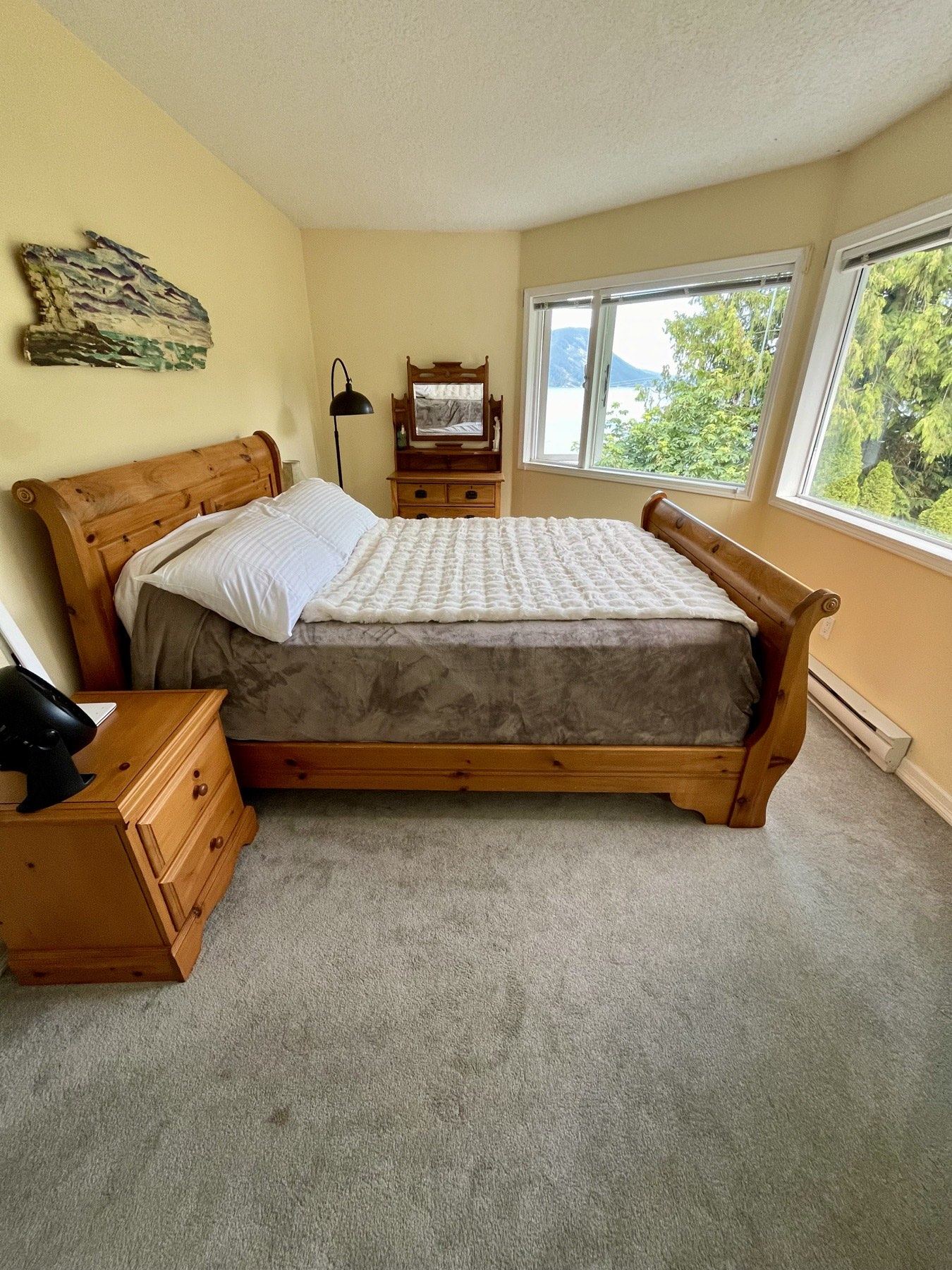 Guest bedroom