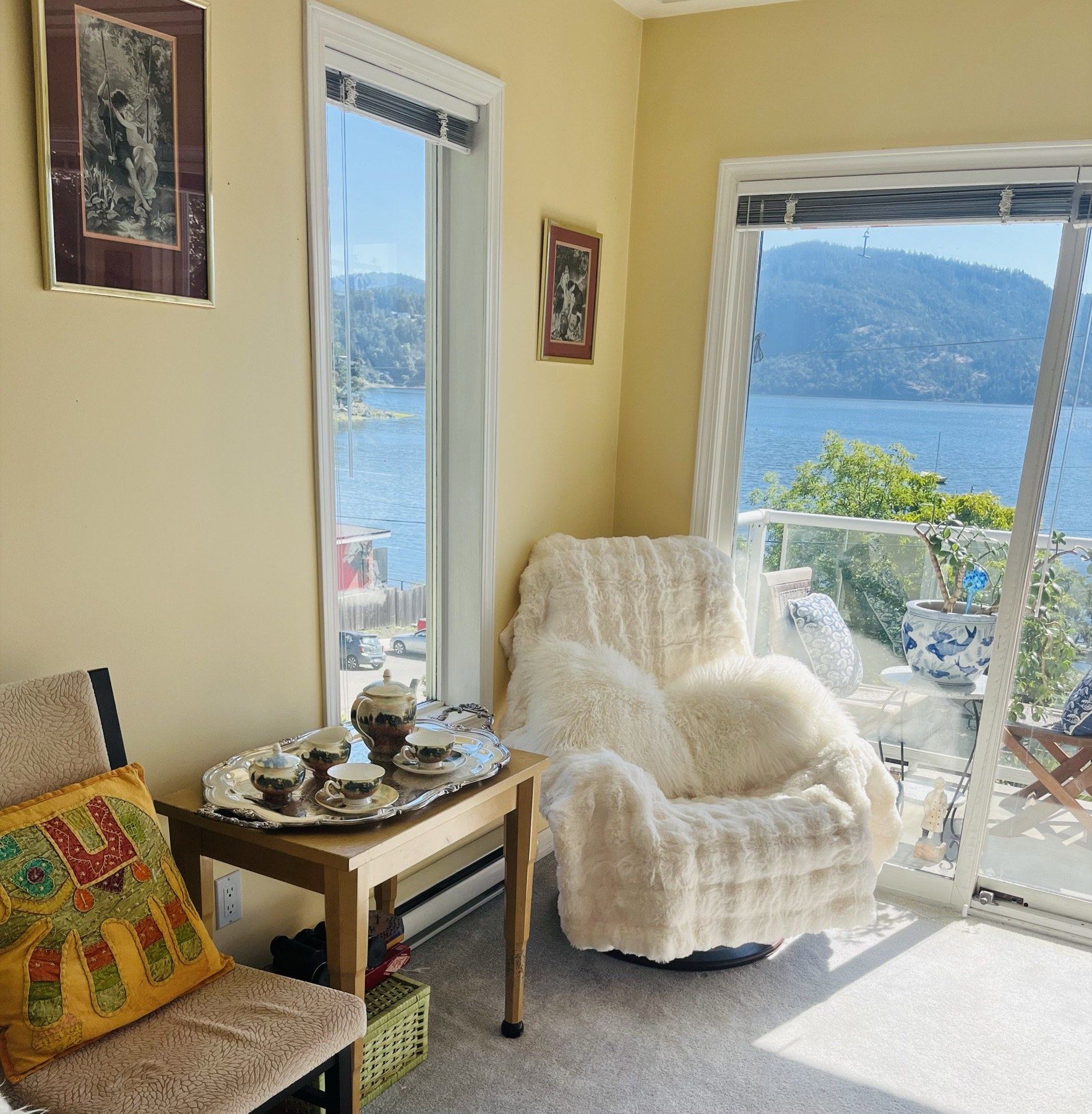 Sitting area with bay views